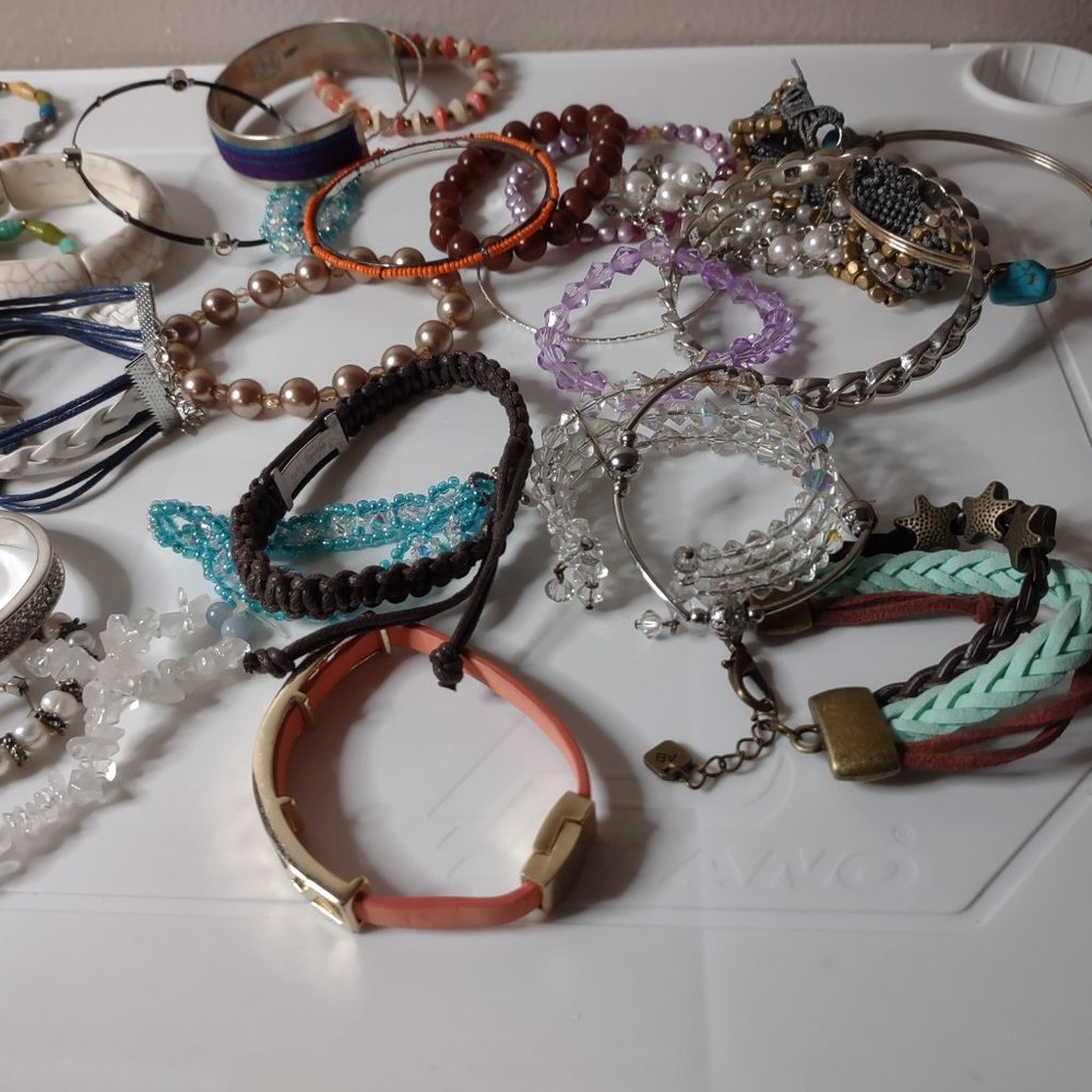 Lot Of Over 50 Bracelets And Bangles As Is - Picture 5 of 16